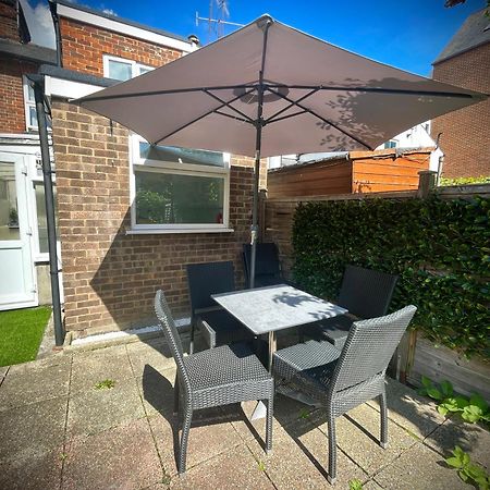 Exclusive Offers L Last-Minute Specials L Parking Free L Double Bed House L Uk L Gaming Room L Komfy 3 Bedroom Cottage With Riverview L Perfect For Short Or Long Stays Reading Kültér fotó