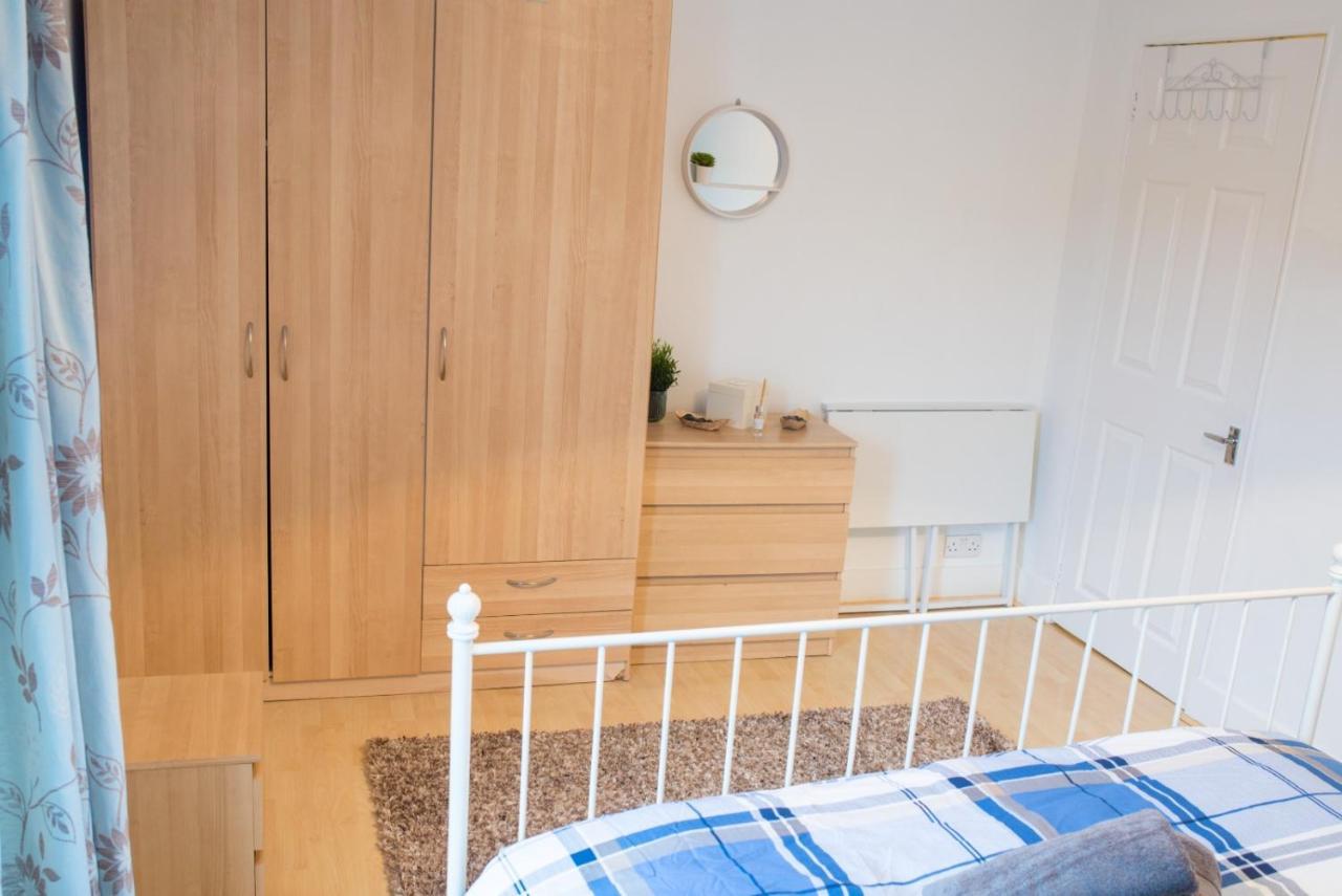 Exclusive Offers L Last-Minute Specials L Parking Free L Double Bed House L Uk L Gaming Room L Komfy 3 Bedroom Cottage With Riverview L Perfect For Short Or Long Stays Reading Kültér fotó