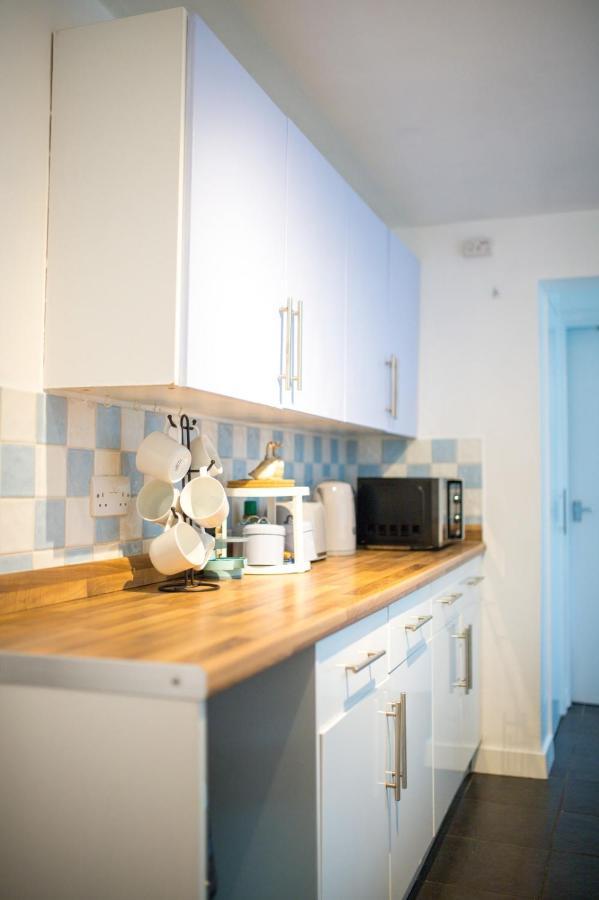 Exclusive Offers L Last-Minute Specials L Parking Free L Double Bed House L Uk L Gaming Room L Komfy 3 Bedroom Cottage With Riverview L Perfect For Short Or Long Stays Reading Kültér fotó