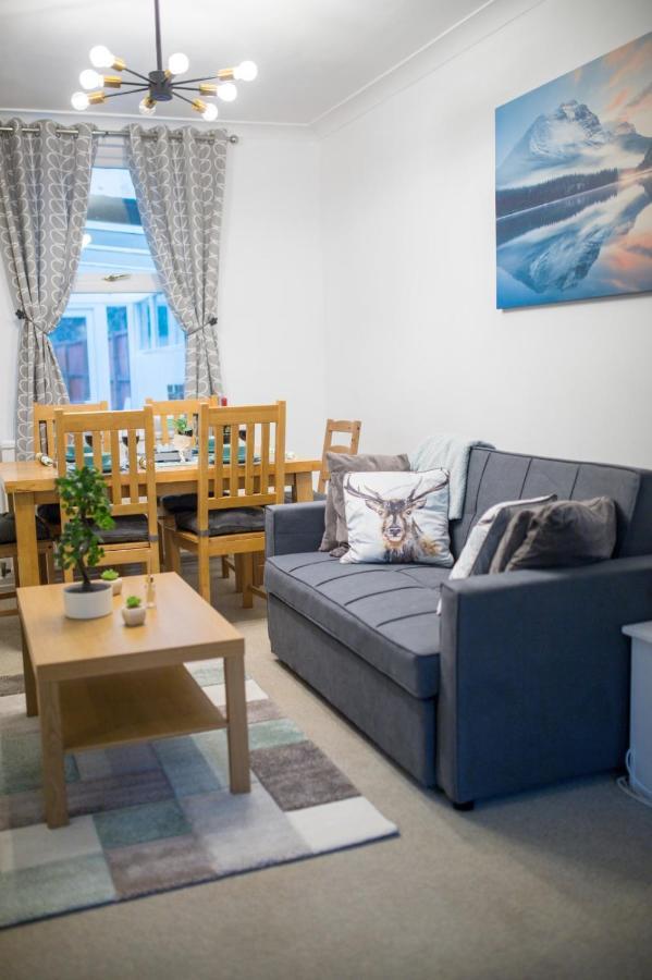 Exclusive Offers L Last-Minute Specials L Parking Free L Double Bed House L Uk L Gaming Room L Komfy 3 Bedroom Cottage With Riverview L Perfect For Short Or Long Stays Reading Kültér fotó