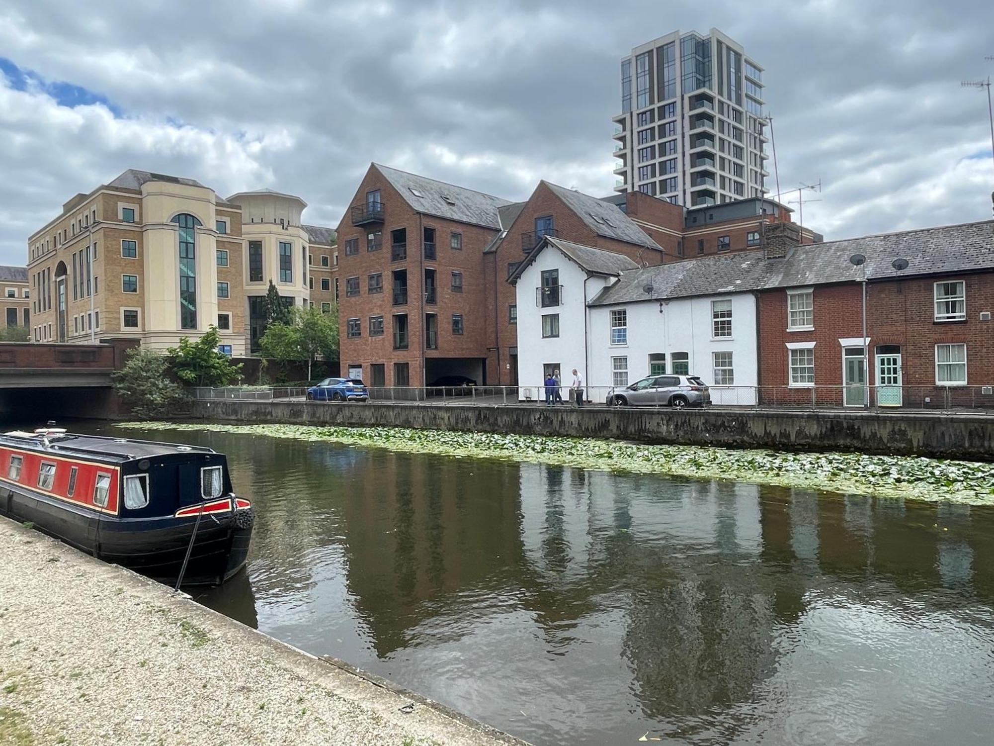 Exclusive Offers L Last-Minute Specials L Parking Free L Double Bed House L Uk L Gaming Room L Komfy 3 Bedroom Cottage With Riverview L Perfect For Short Or Long Stays Reading Kültér fotó