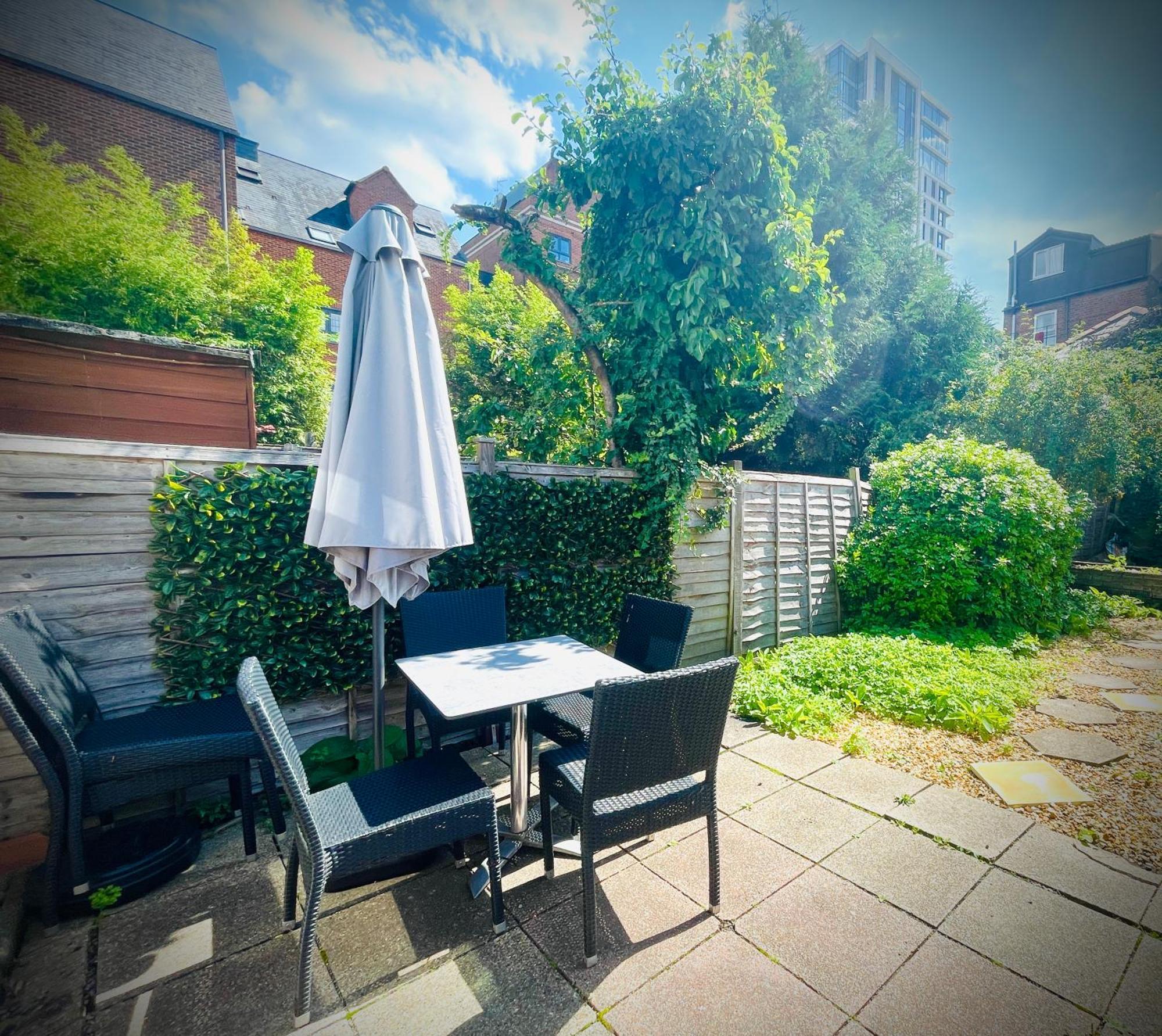 Exclusive Offers L Last-Minute Specials L Parking Free L Double Bed House L Uk L Gaming Room L Komfy 3 Bedroom Cottage With Riverview L Perfect For Short Or Long Stays Reading Kültér fotó